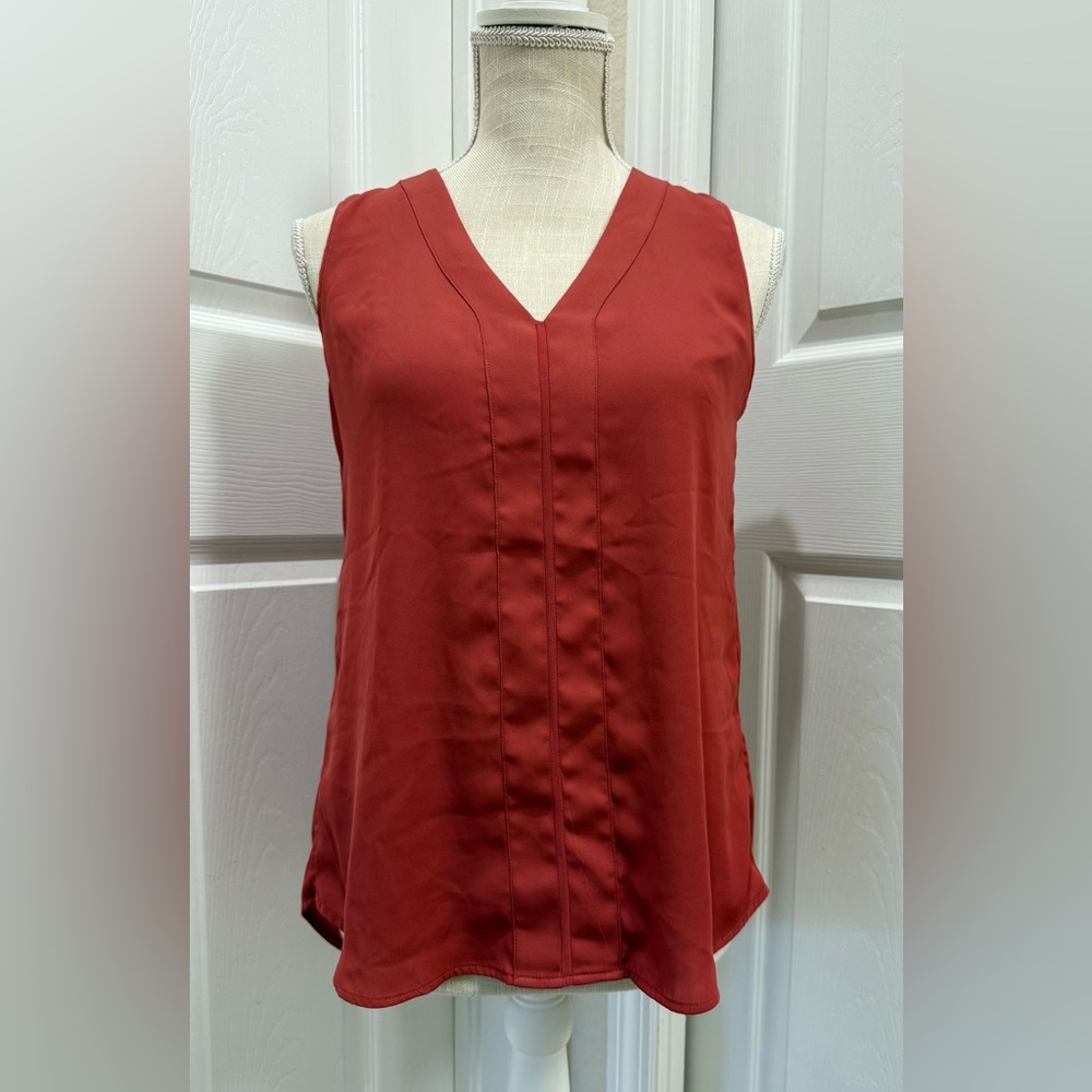 White House Black Market Rust Red Sleeveless V-Neck Blouse – Size 4